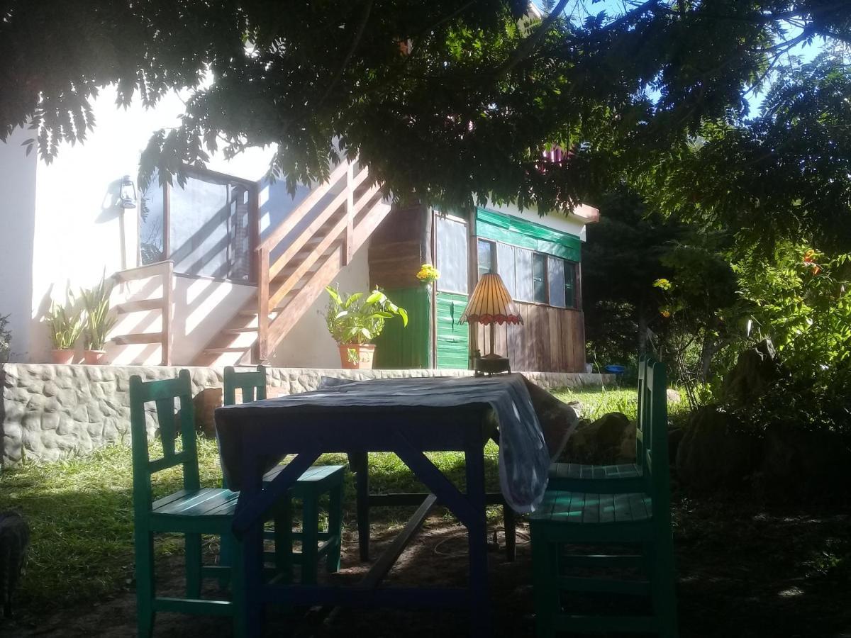 Los Aventureros Hostel Samaipata Exterior photo
